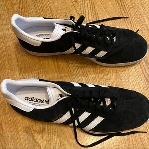 Adidas Men's Blue and White Sneakers